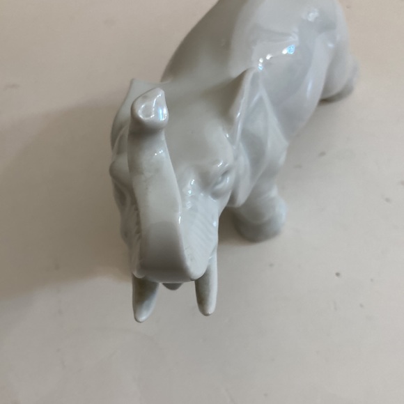 Vintage German Democratic Republic sticker white porcelain elephant - Picture 7 of 11